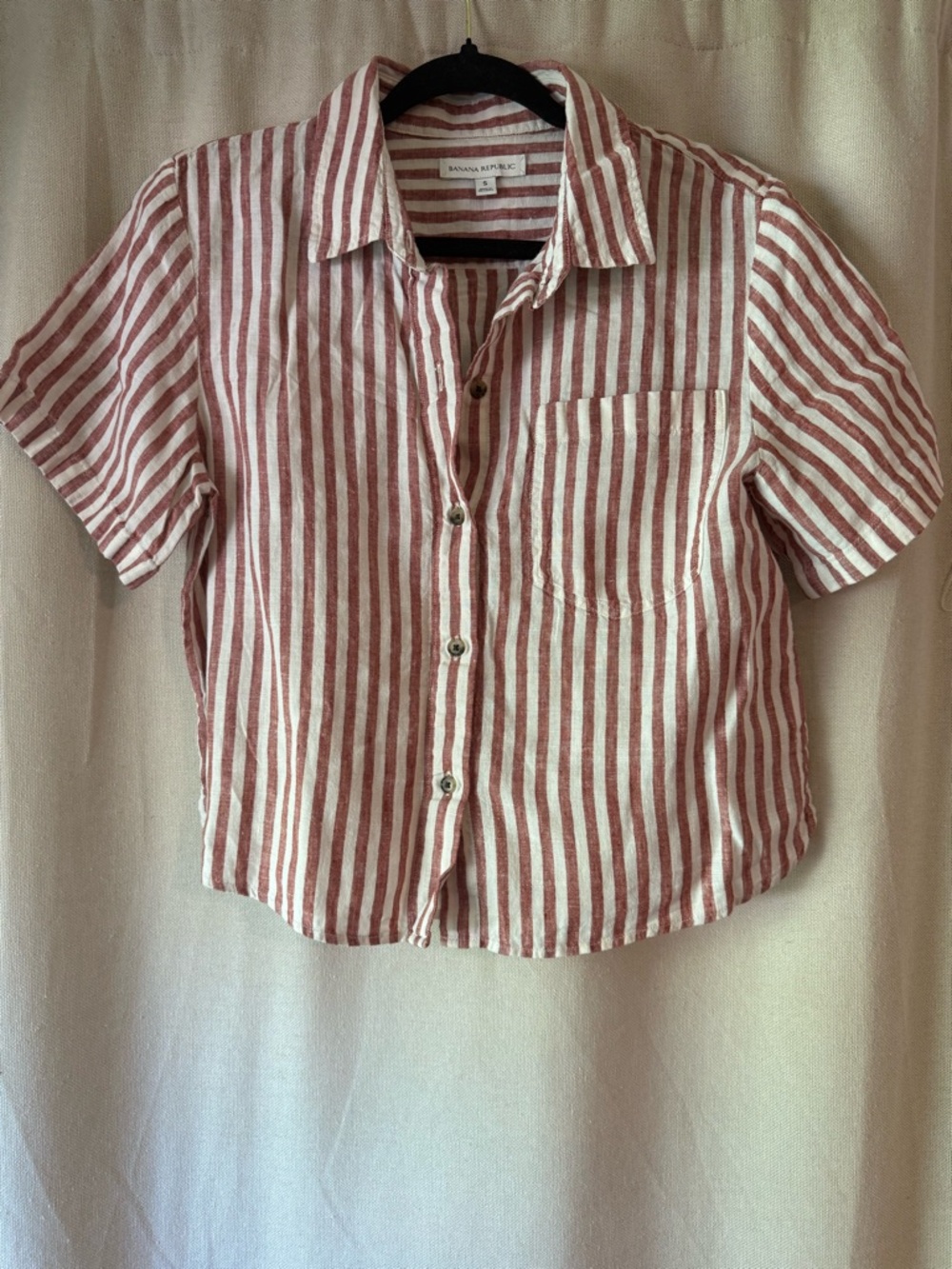 Banana Republic Red & White Striped Short Sleeve Button-Front Shirt